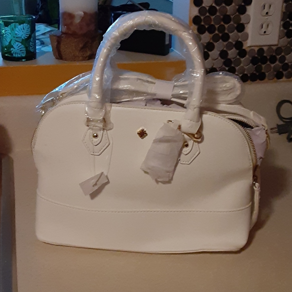 Crown & Ivy white handbag never used!